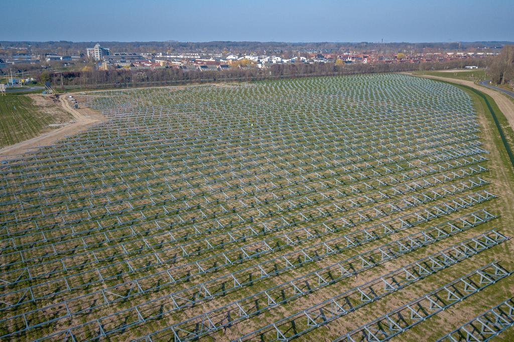Zonnepark Revelhorst luchtfoto onderconstructie