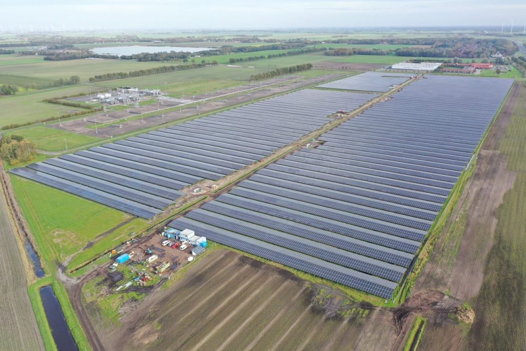 Luchtfoto van zonnepark Zuidbroek