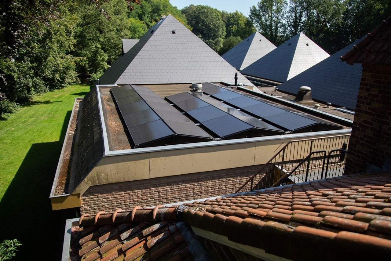 Zonnepanelen geplaatst op het MFC de Brink in Sleen