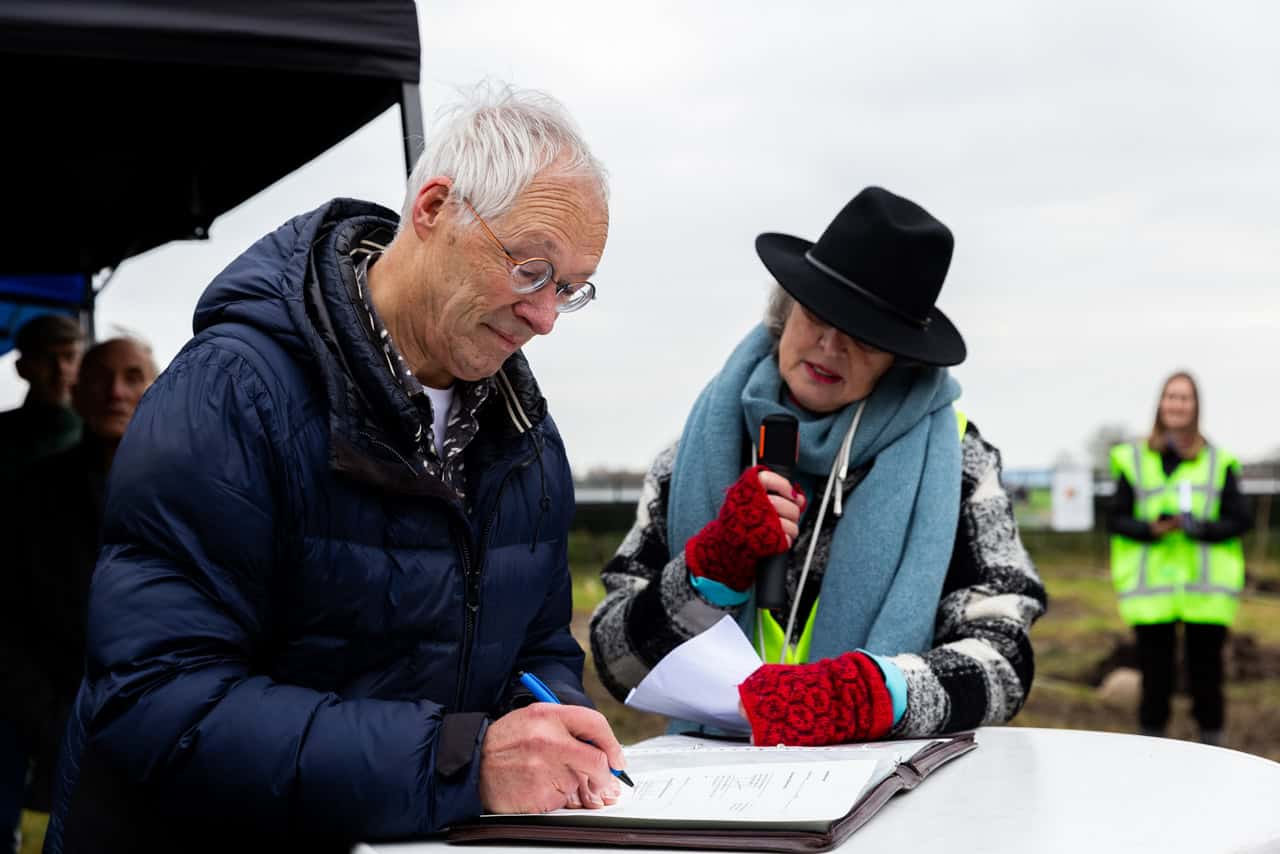Duurzame energie loont: Sunvest doneert EUR 3200 aan Wijks Omgevingsfonds